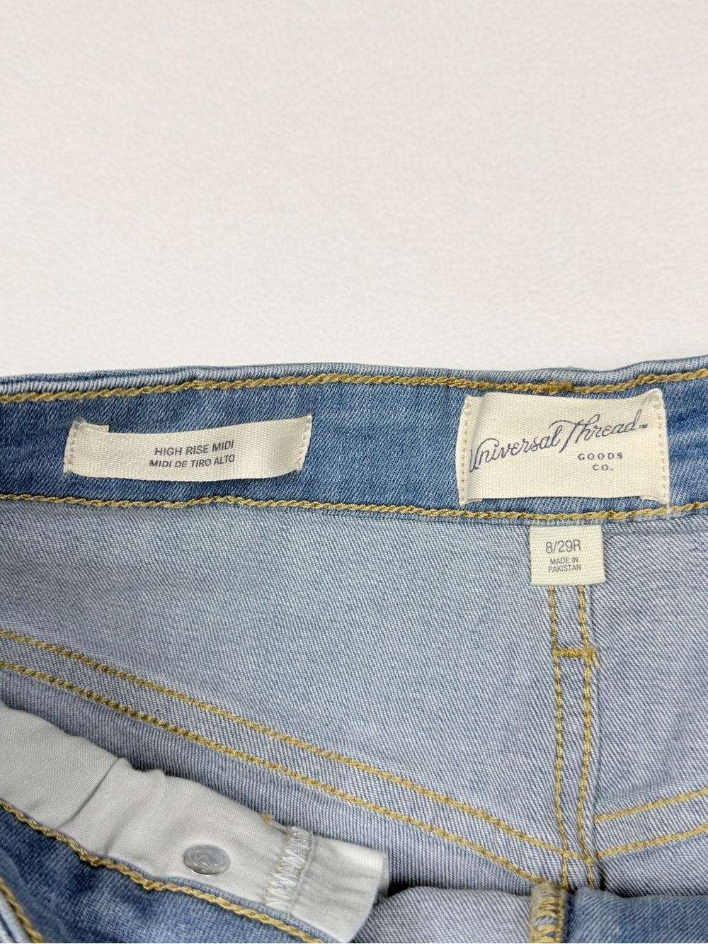 NWT Universal Thread High-Rise Midi Denim Shorts - Size 8/29 - Picture 3 of 7